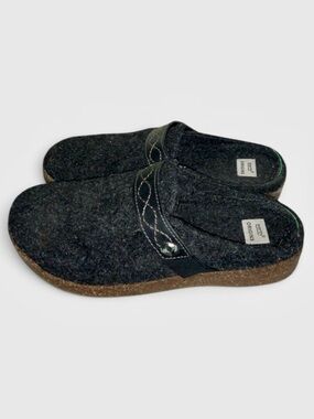 907 Earth Origins Wool Slip-On Warm Clogs